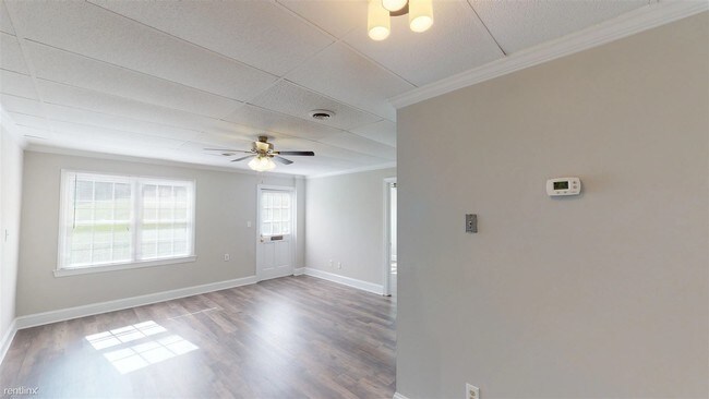 Building Photo - 2 br, 1 bath  - Colonial Arms Apartments