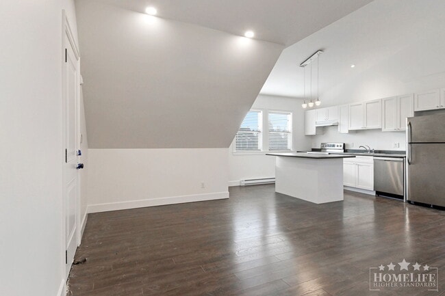 Building Photo - 1 Bed, 1 Bath Coach House with Den for Rent in Langley!