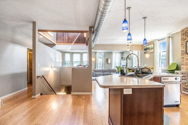 Foto del edificio - Luxurious Loft-style 3 bed/2 bath!