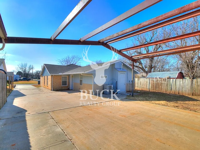 Building Photo - 211 E Harmon Dr