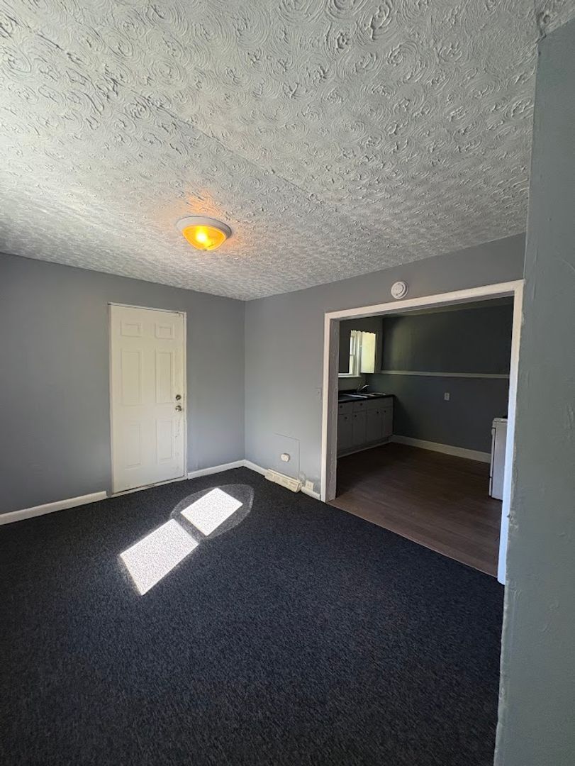 1072 Bellows St Akron, OH 44301 – photo 5