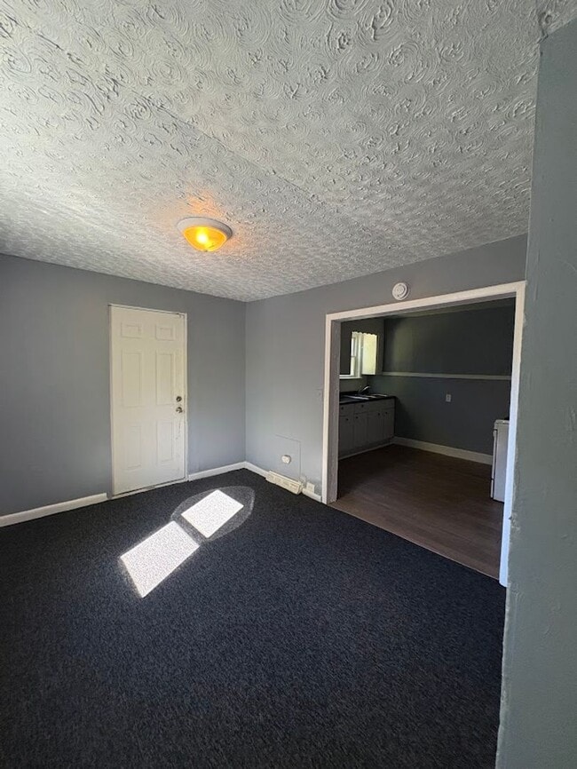 Building Photo - Two bedroom one bathroom home for rent