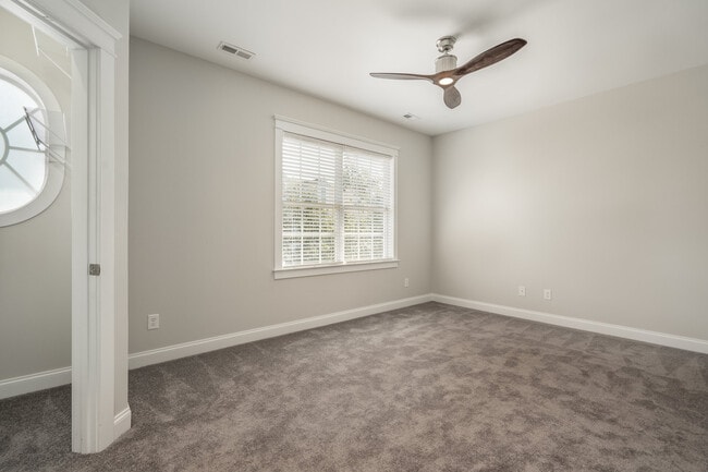 Building Photo - 928 White Point Dr