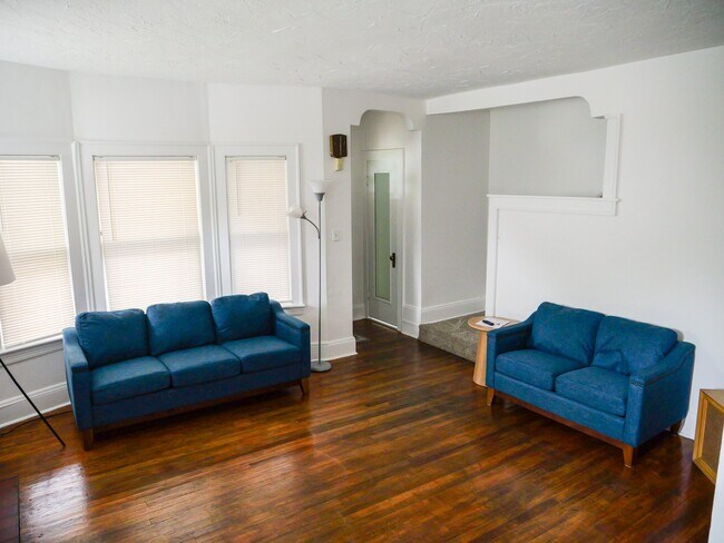 Foto del edificio - 2580 E 127th St