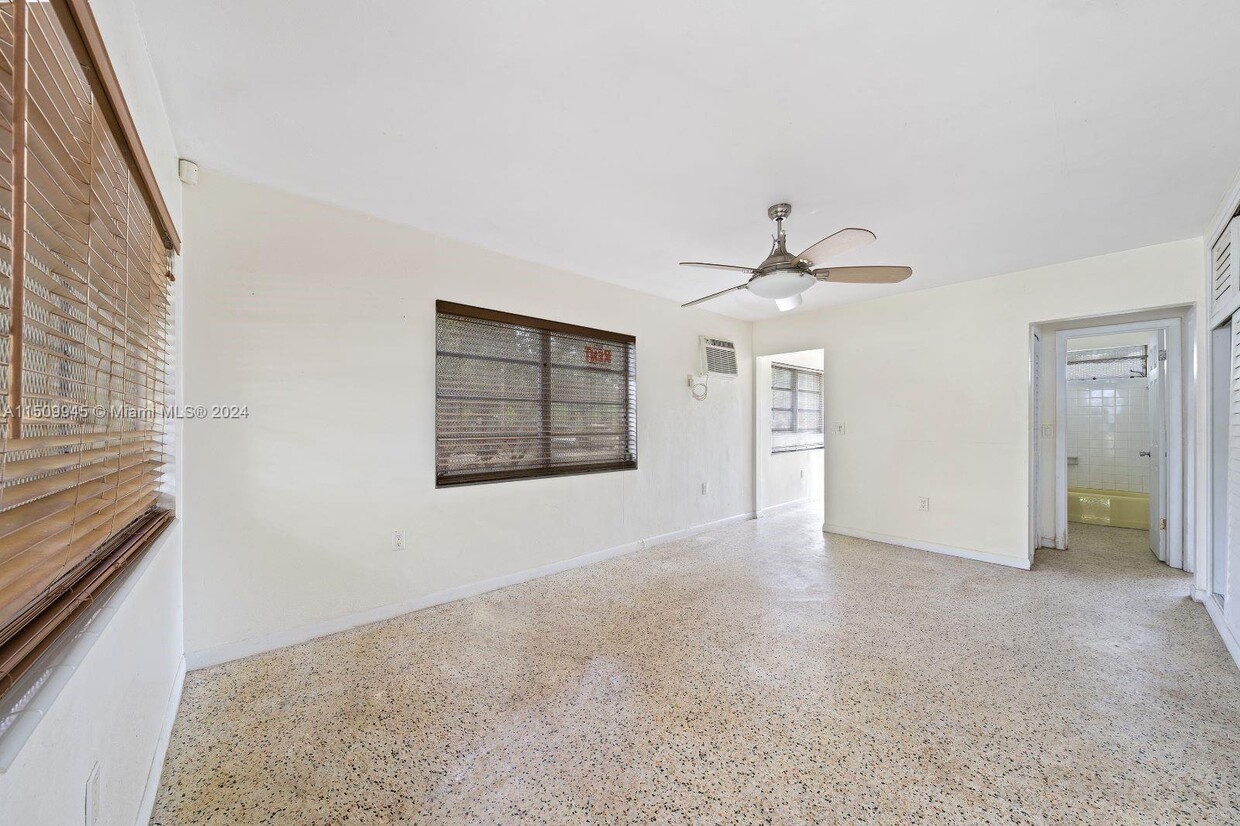 8885 NE 8th Ct Unit A, Miami, FL 33138 Room for Rent in Miami, FL