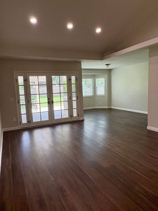 Building Photo - Remodeled Single Story Home at End of Cul-...