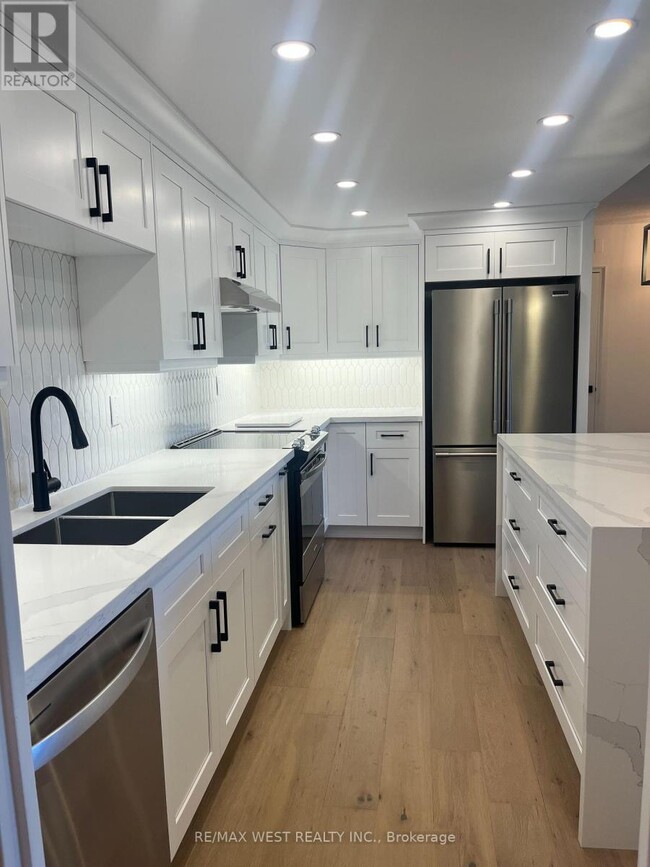 Photo du bâtiment - 1535 Lakeshore Rd E