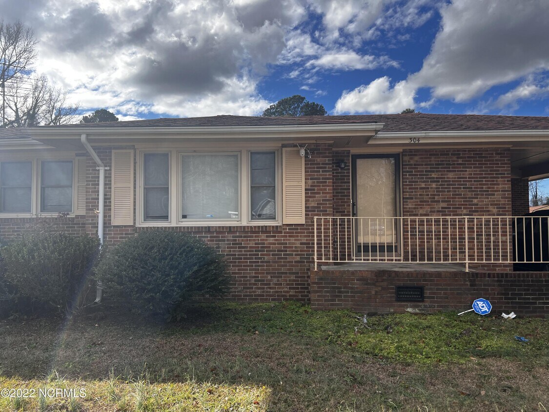 Primary Photo - 304 S Gum St