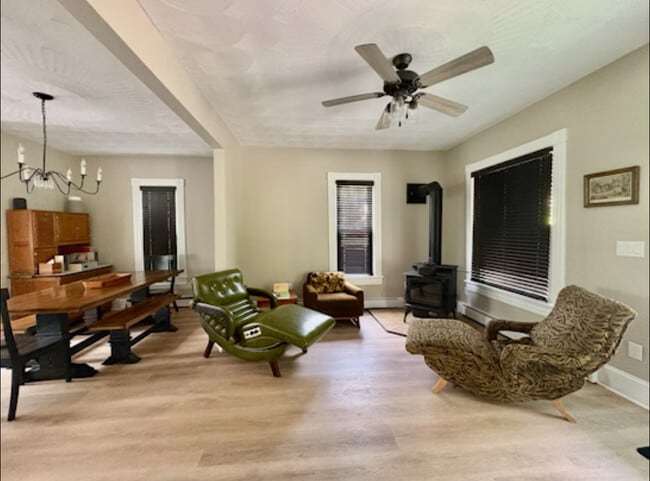 Building Photo - 98 Delaware Ave