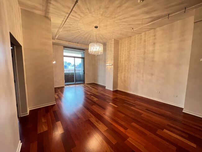 Foto del edificio - 437 W Division St