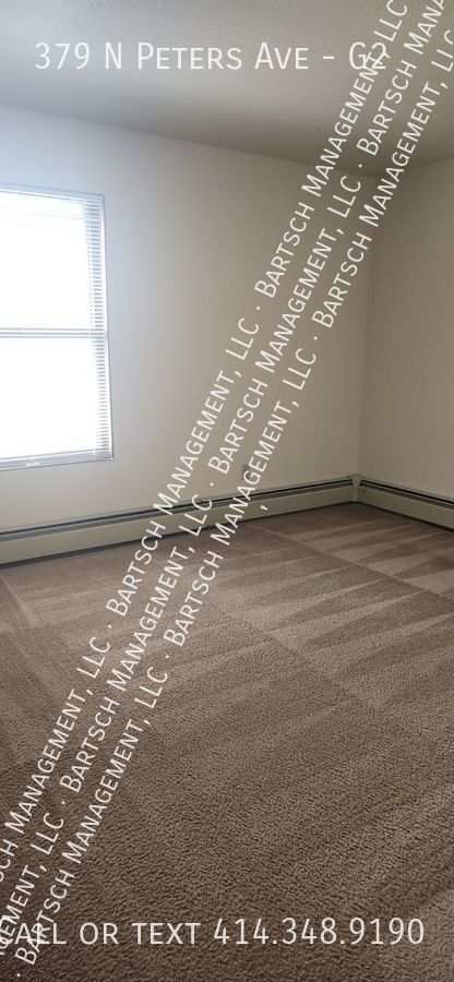 Foto del edificio - 379 N Peters Ave