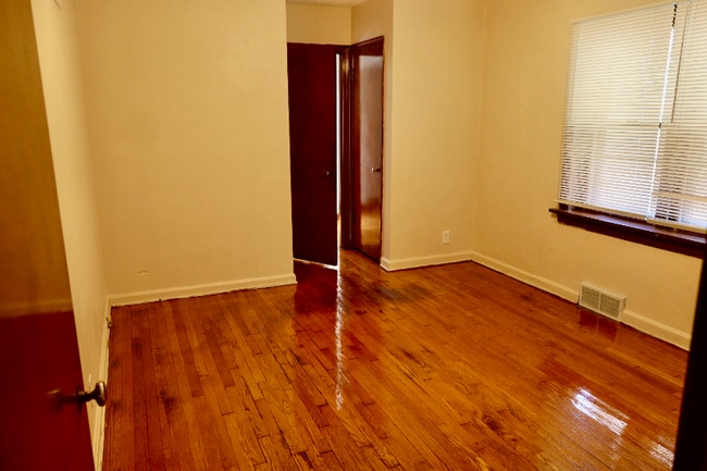 Foto del edificio - 8821 Goodfellow Blvd