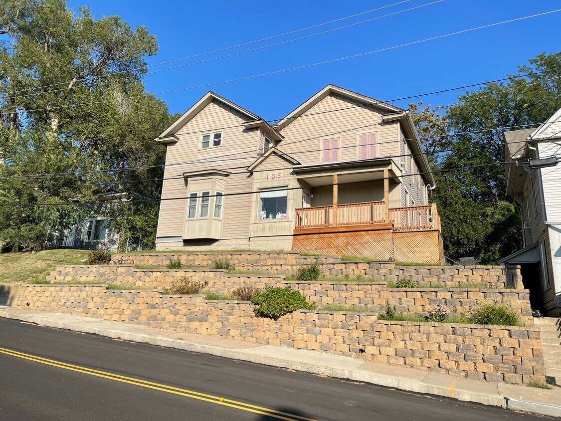 Front extrior - 105 Bluff St