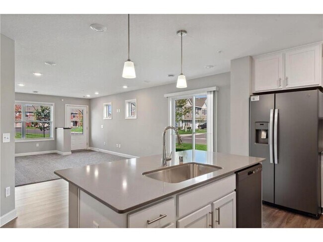 Building Photo - 10903 Garland Pl N