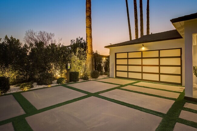 Foto del edificio - 8161 Encino Ave