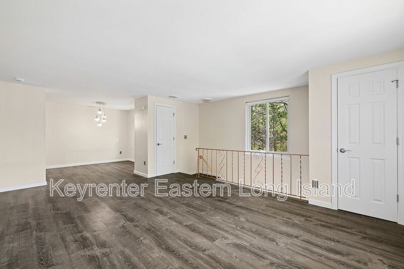 Foto del edificio - 104 Birchwood Rd