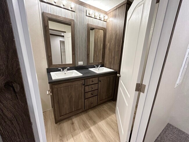 Foto del edificio - 439 Kimberly Dr