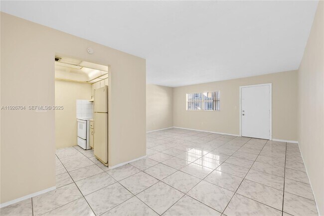 Building Photo - 16215 NE 18th Ct