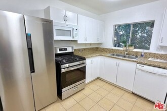 Building Photo - 18350 Hatteras St