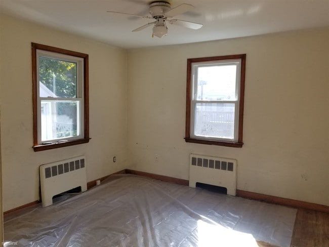 Building Photo - 4 br, 1 bath House - 27 Beechwood Ave