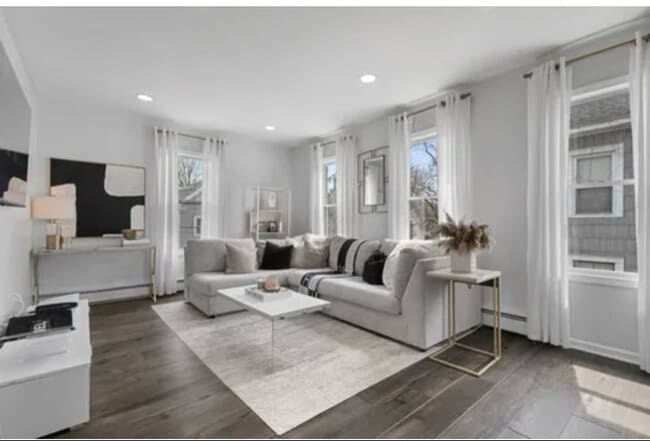 Building Photo - 55 Howe St