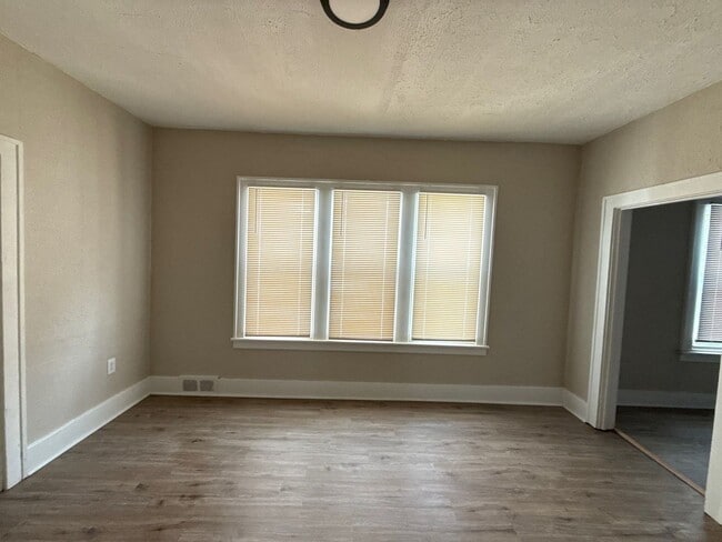 Foto del edificio - This beautifully updated 3-bedroom, 1-bath single-family home is ready for move-in!