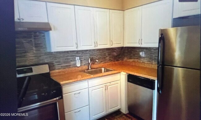 Foto del edificio - 6 Helen Dr