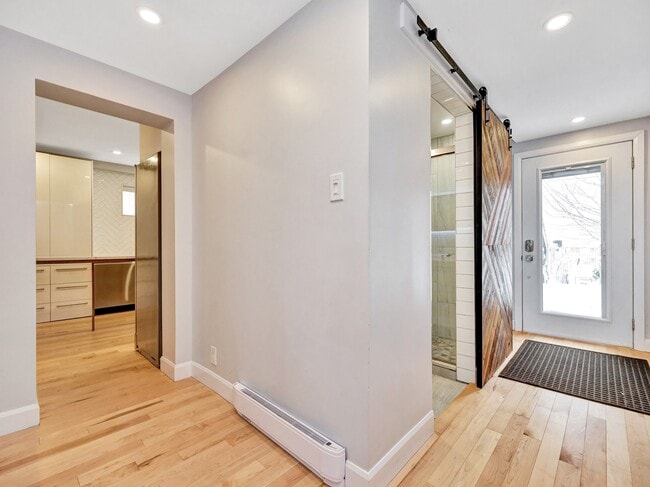 Building Photo - 135 Hinchey Av