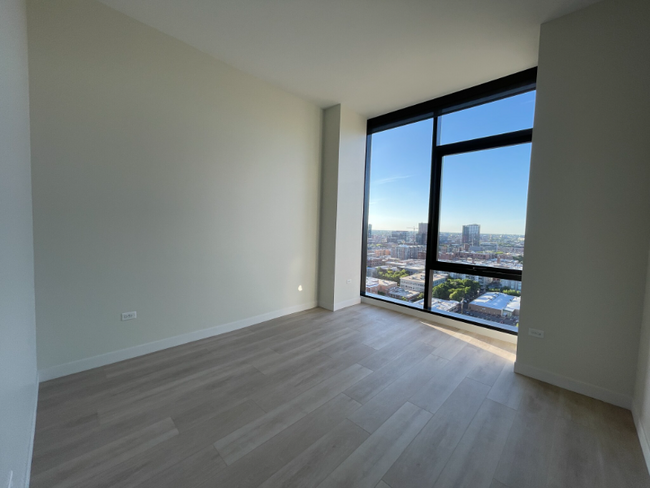Foto del edificio - 1108 W Van Buren St