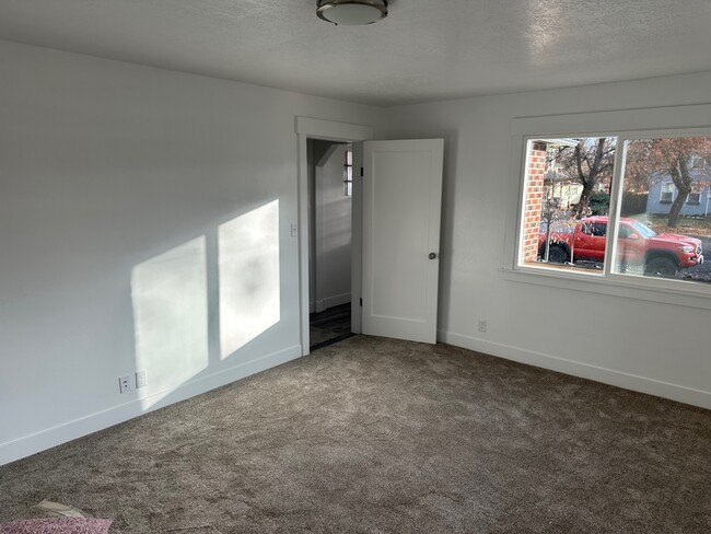 Foto del edificio - 479 W Center St