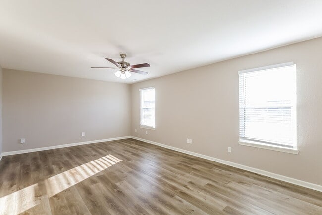 Foto del edificio - 450 Lake Shore Ct