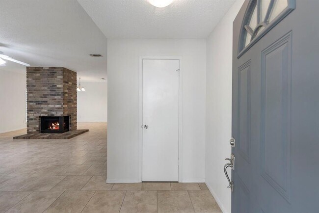 Building Photo - 18 W Stony Bridge Ct