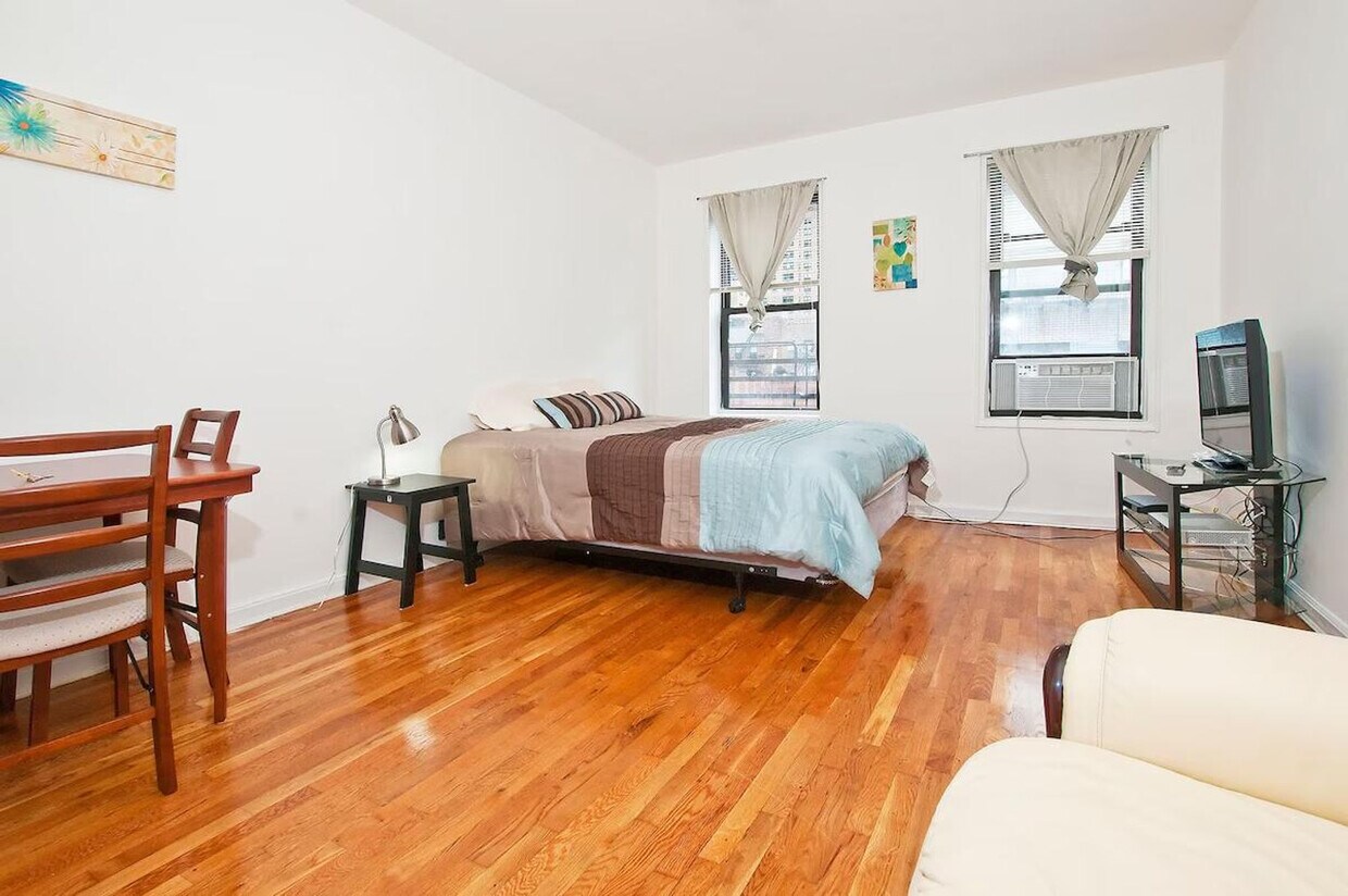 Foto principal - 304A E 82nd St
