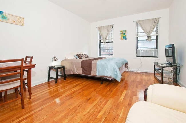Building Photo - 304A E 82nd St