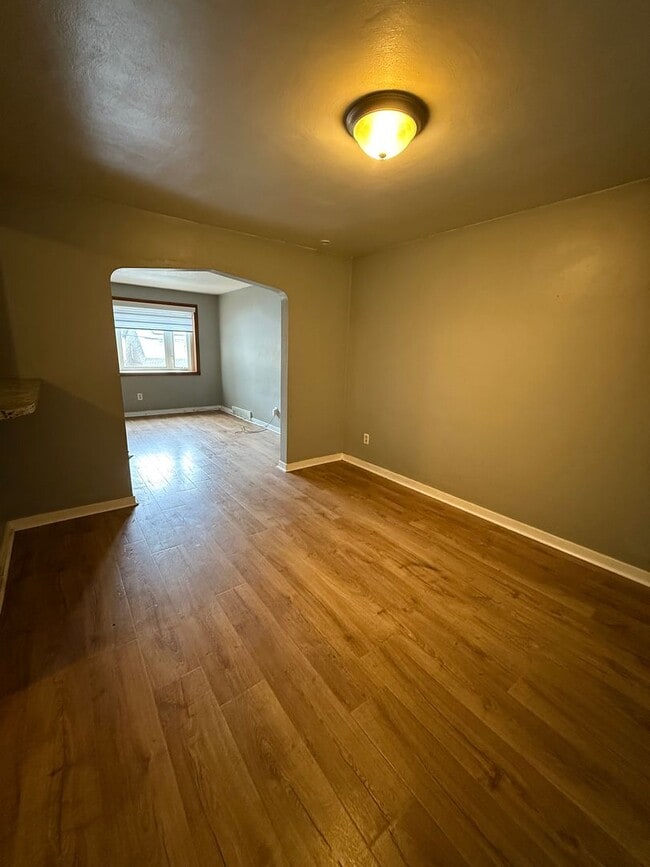 Building Photo - Brentwood-3 Bedroom Home available NOW!