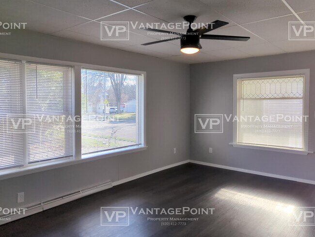 Foto del edificio - 213 E Green Bay St