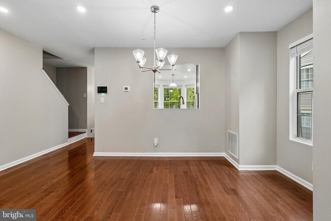 Building Photo - 10737 Kitchener Ct