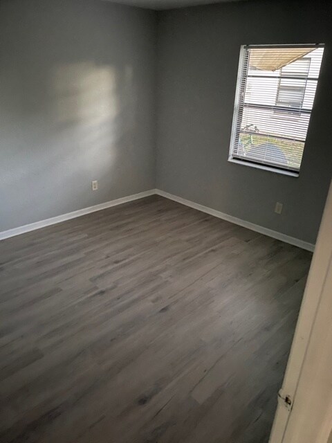 Foto del edificio - 9562 Lynn Ln