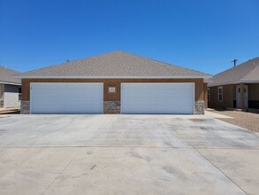 Building Photo - 2616 E 14th St