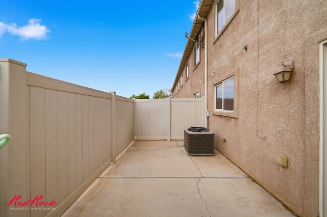 Building Photo - Convenient Living Close to Everything You Need