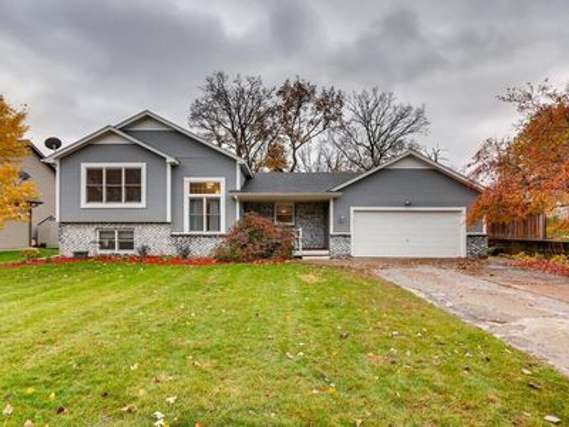 Must See Single Family Home! Fenced in Ya... - Must See Single Family Home!  Fenced in Ya...