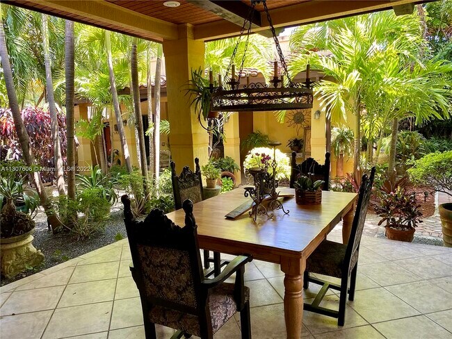 Foto del edificio - 2130 SW 24th Ter