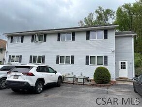 Building Photo - 724 E Oakmont Blvd