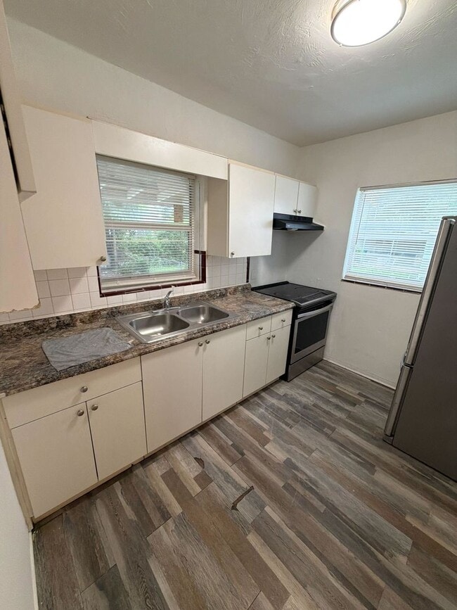 Building Photo - Charming 3-Bedroom + Den Home in the Heart of Miami