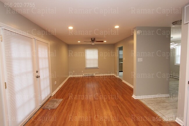 Building Photo - 3 Bedroom 1 Bath corner townhouse in Sickl...