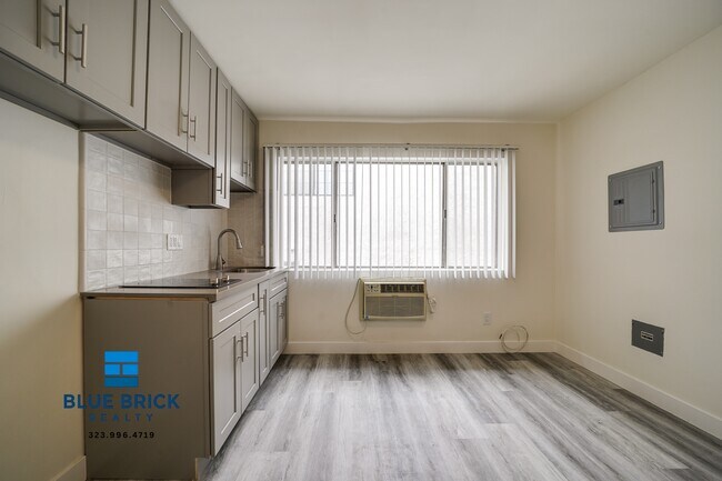 Foto del edificio - 15938 Vanowen St