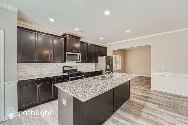 Foto del edificio - 3966 Lake Manor Way, Atlanta, GA, 30349