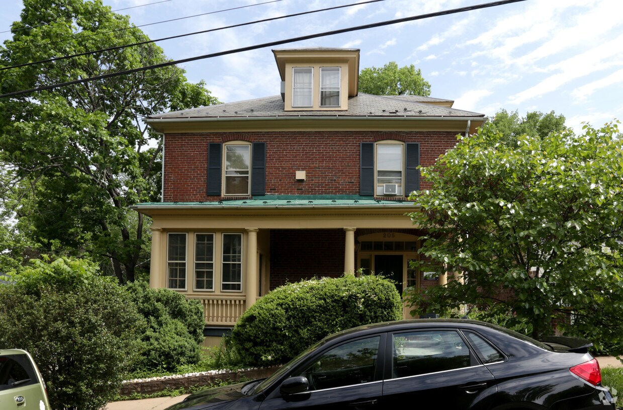 Primary Photo - 205 W High St