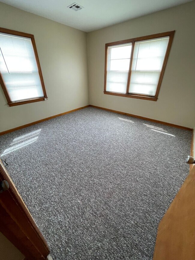 Building Photo - 1206-1208 Eisenhower