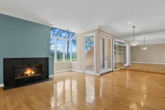 Foto del edificio - Charming & Bright Home in the Heart of Irv...